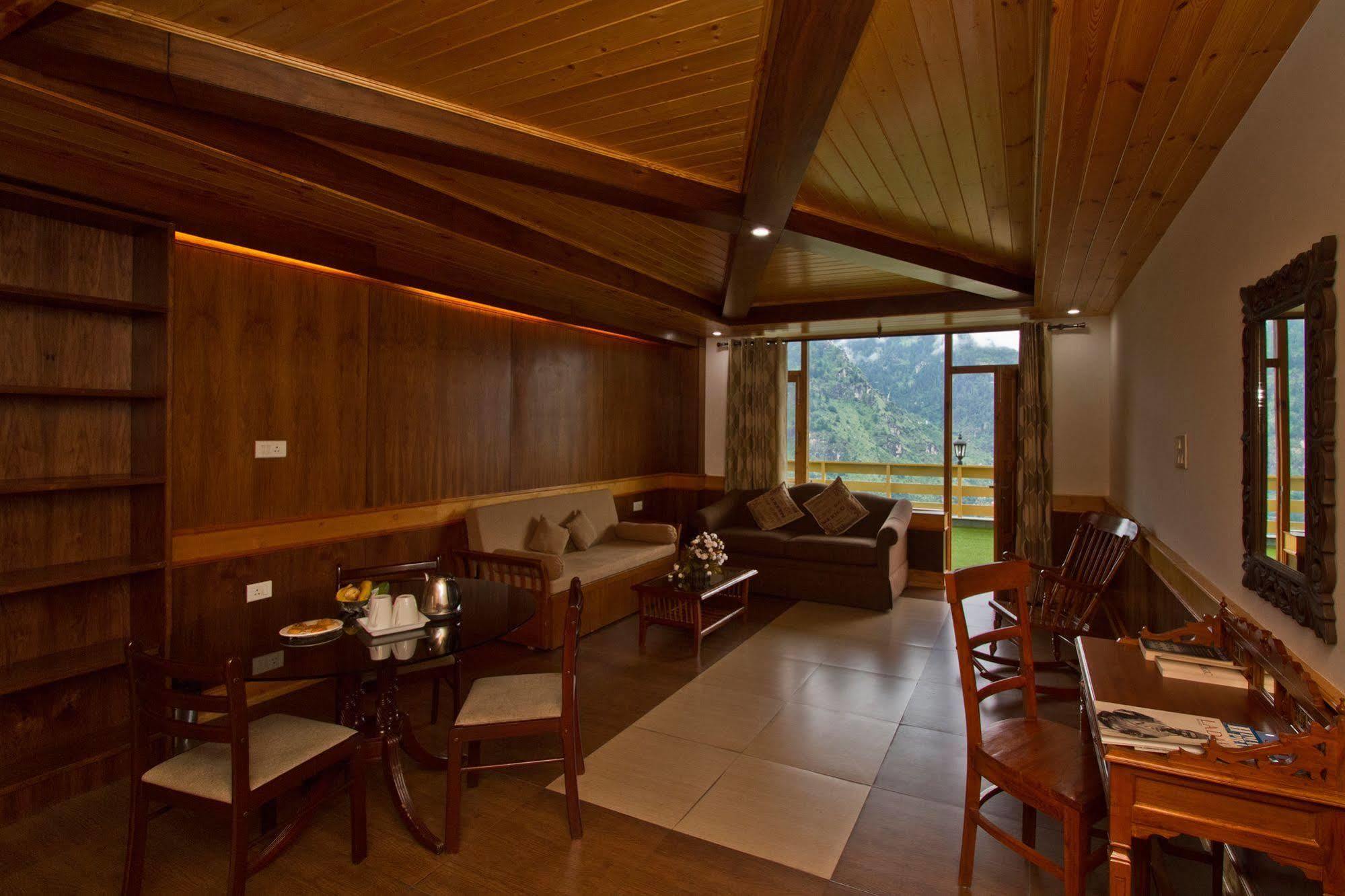 Vivaan The Sunrise Resort Manāli Екстериор снимка